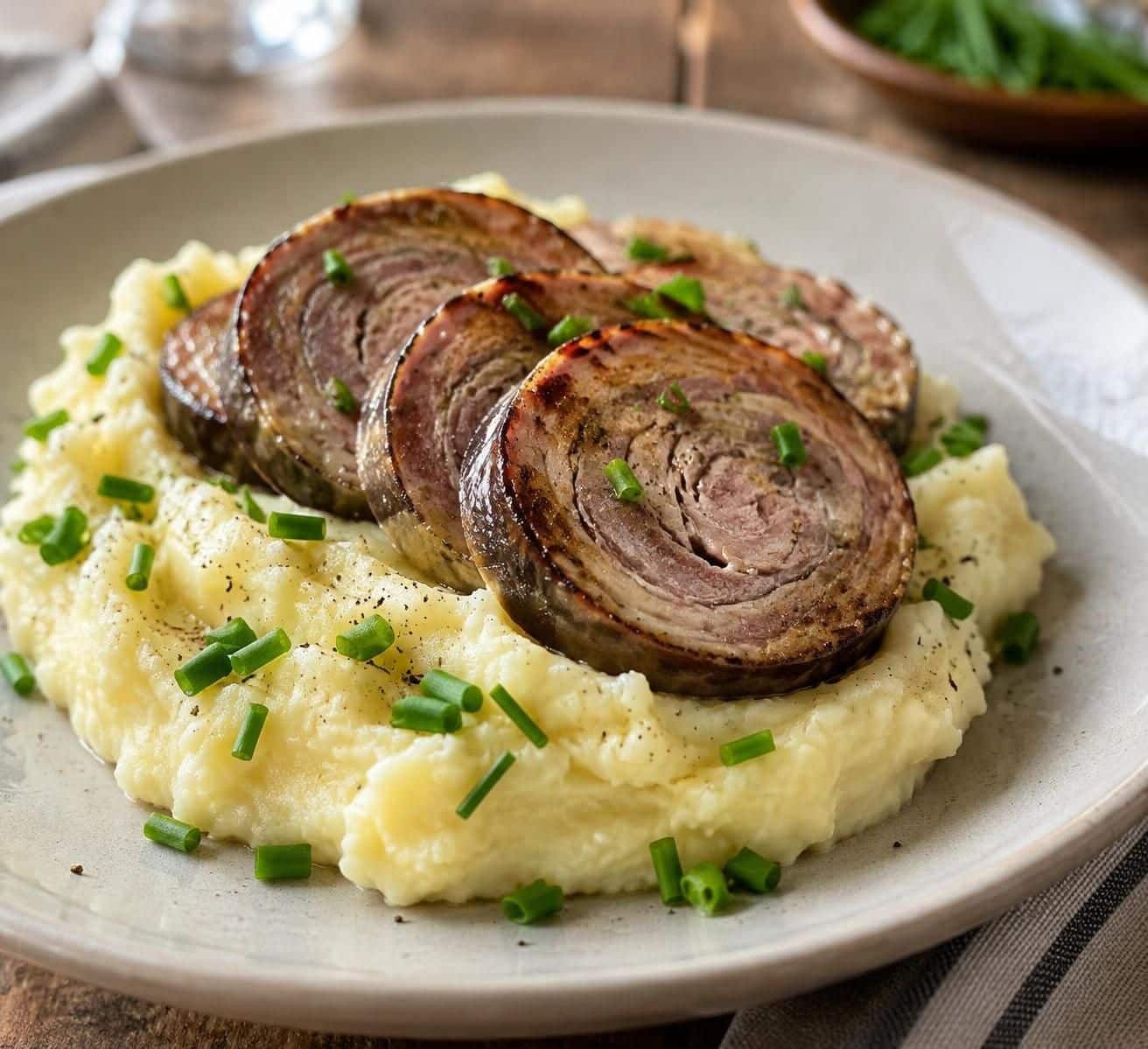 découvrez comment cuire et servir l’andouille de guémené pour apprécier pleinement ses saveurs fumées, avec des idées d’accompagnements et de présentation.